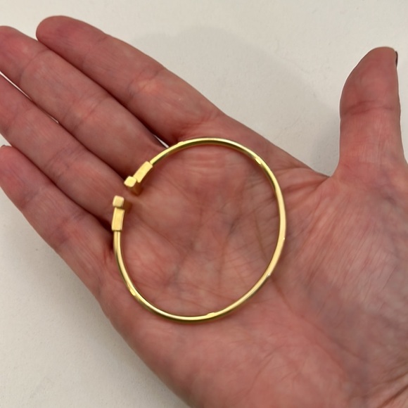 Tiffany - Picture 5 of 8